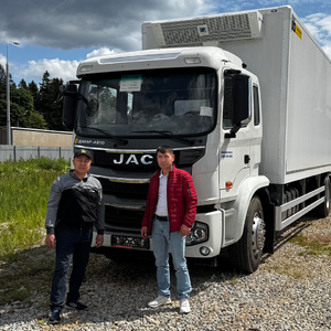 JAC N200<br />Рефрижератор (+5/-18)<br />ХОУ THERMO KING RV-1200<br />Сэндвич-фургон (ППУ 60/80 мм)<br />9200х2600х2500 мм<br />23.06.2025