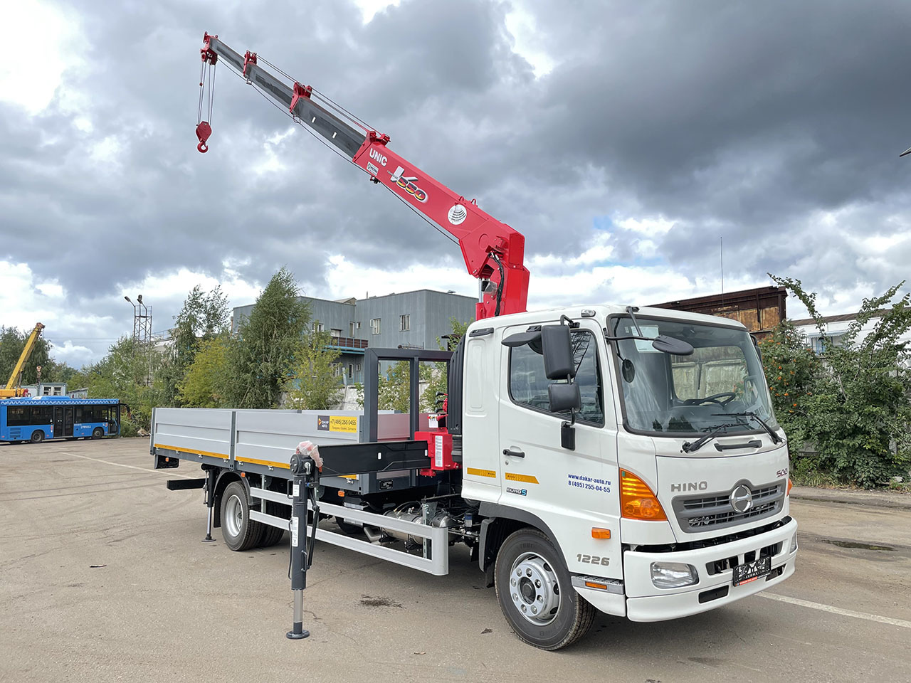 Манипулятор 9 метров. Кран уровня пола Hino 500. Юник 500. Юник 554 технические характеристики. Юник 500 технические характеристики.