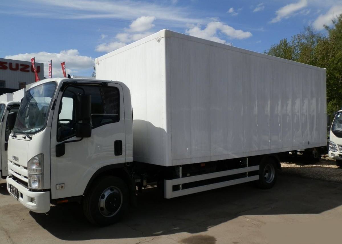 Грузовики 6 тонн. Isuzu nqr90. NQR 90l. Nqr90l-l. Исудзу Грузовики 6 тонн.